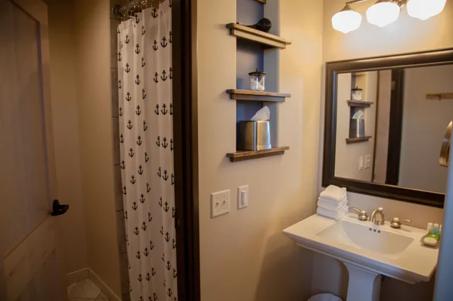 Design, Suite, King Bed, Sofa, North Tower, Blue Wave Inn 2/2