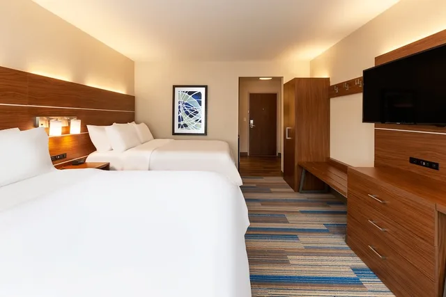 غرفة قياسية بسريرين كوين لذوي الإعاقة، Holiday Inn Express & Suites Brunswick - Harpers Ferry Area, an IHG Hotel 2/5