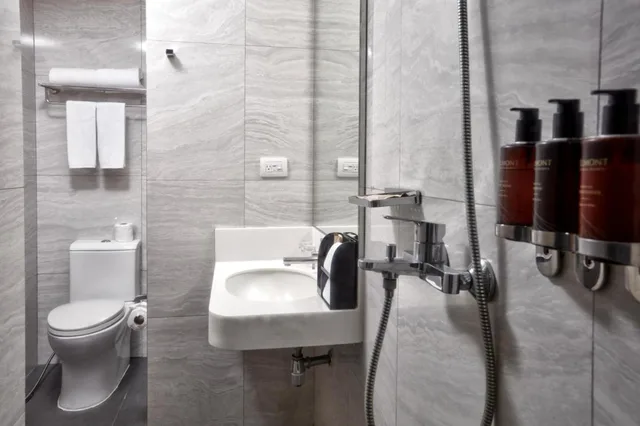 Tranquility Queen Room، Belmont Hotel Manila 6/6