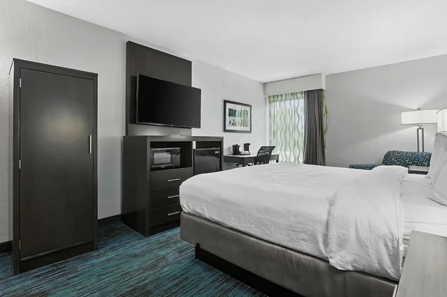 غرفة قياسية بسرير كينج، Best Western Southwest Little Rock 3/7