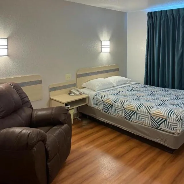 غرفة بسرير كوين للمدخنين، Motel6 Avoca, IA 7/10