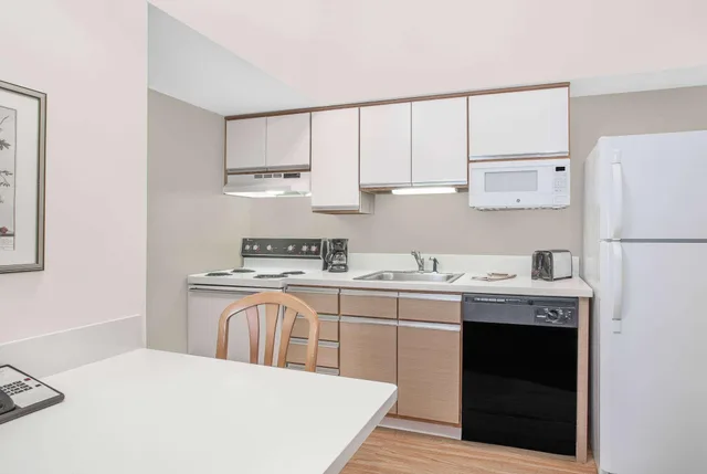 Executive, Penthouse Suite, 2 Queen Beds، Hawthorn Suites by Wyndham Green Bay 3/9