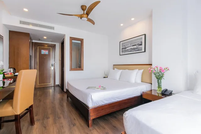 Deluxe, Triple, 1 King and 1 Single Beds, City View, Pool Access، Ritzy Boutique Hotel Da Nang 7/10