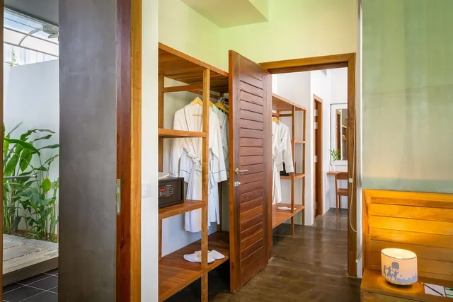 Premier, King Bed, Pool Access, Phka Chan Hotel 5/6