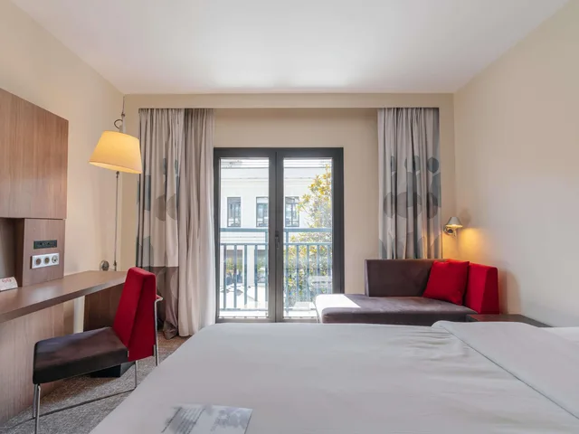 غرفة سوبيريور بسرير كوين، Novotel Istanbul Bosphorus Hotel 1/10