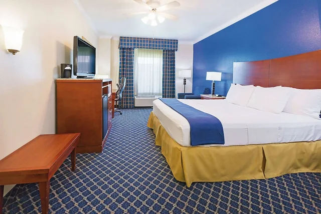 Room, King Bed, Accessible, La Quinta Inn & Suites by Wyndham Dalhart 2/4