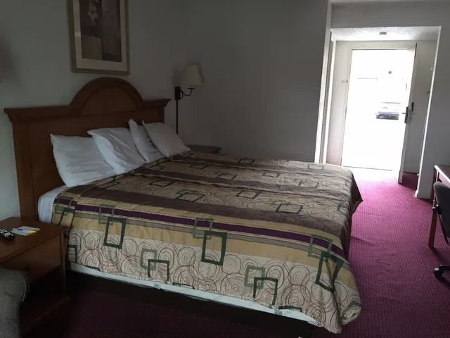 غرفة قياسية بسرير كينج، Econo Lodge Franklin VA 2/2