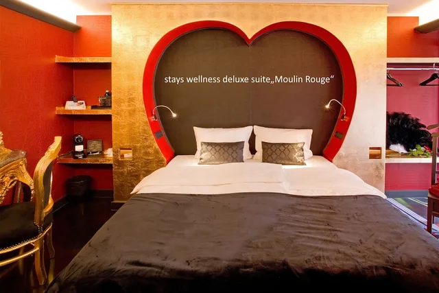 Moulin Rouge, Queen Bed، PLAZA INN stays design Dortmund 1/5