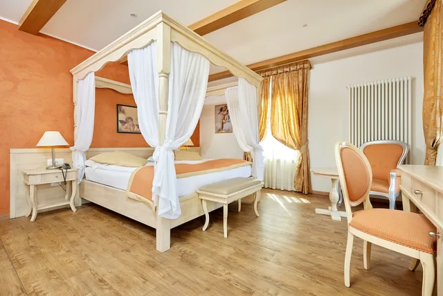 1 Bedroom, Romantic, Studio, Suite, Queen Bed, Lake Side, Sofa، Boutique Hotel Brenzone 2/7