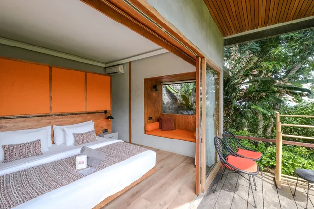Deluxe, King Bed, Sea View, The Elementum 3/3