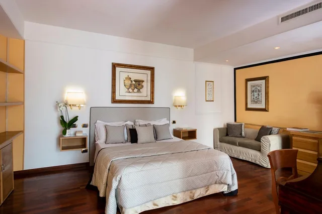 غرفة تنفيذية بسرير كينج بشرفة، Hotel Cecil Rome 1/1