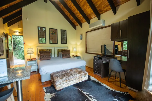 1 Bedroom, Cabin, King Bed, Valley View، Thunzi Bush Lodge 5/10