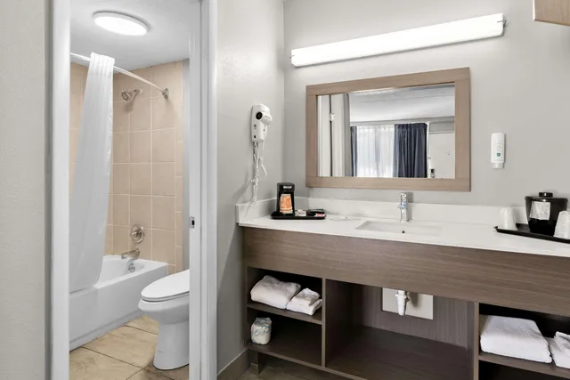 غرفة بسرير كينج، Quality Inn Nashville - Opryland Area 5/5