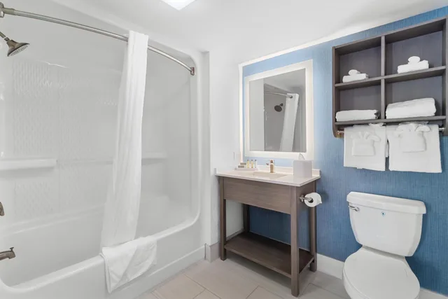 3 Bedrooms, Mariner, Condo, Deluxe, Ocean View، Compass Cove Resort 10/10