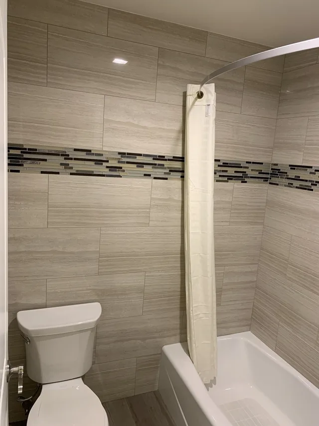 Deluxe, King Bed, Industry Inn Amp Suites 5/6