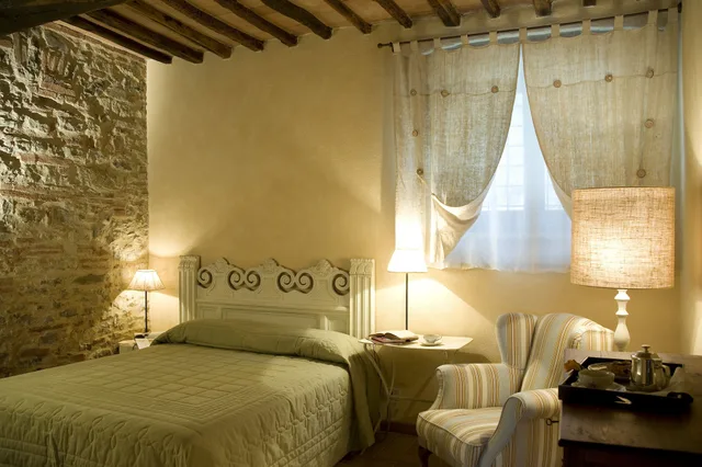 شقة بسرير كوين وسرير فردي بشرفة بغرفتي نوم مع أريكة، Borgo Di Pietrafitta Relais 1/2