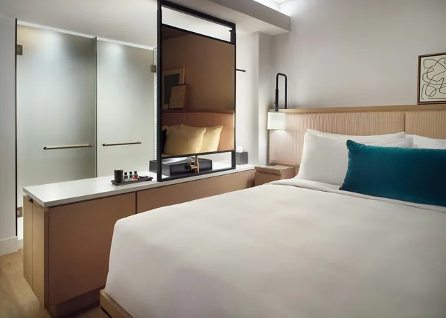 Tower, Artist, Studio, King Bed, with View، Omni Boston Hotel at the Seaport 2/5
