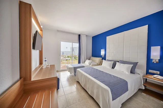 غرفة عائلية ثلاثية بسرير كوين بإطلالة على البحر، Ibersol Torremolinos Beach 2/4