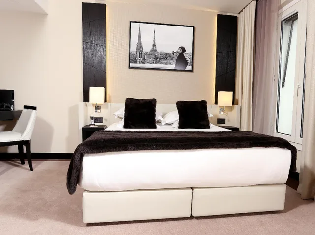 جناح بسرير مزدوج مع أريكة، Elysees Paris 1/1