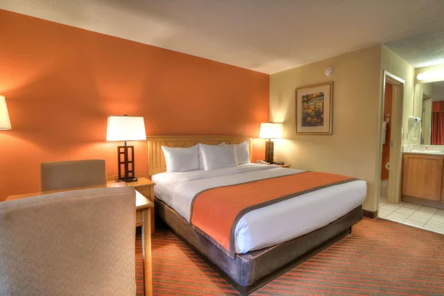 غرفة بسرير مزدوج، Econo Lodge Pigeon Forge Riverside 4/9