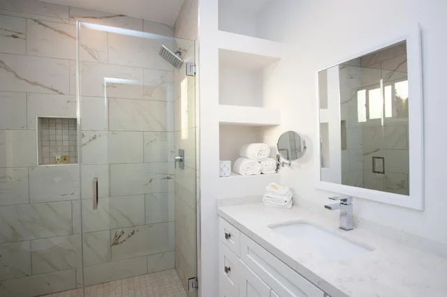 غرفة بسرير كينج، Studio City Court Yard Hotel 4/7