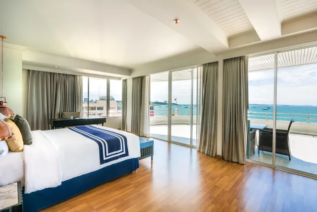 Panoramic Ocean View Suite.، The Cruise Hotel 3/17