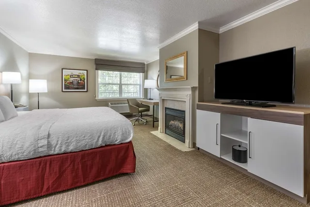 غرفة بسرير كينج، Hampton Inn Ukiah CA 2/6