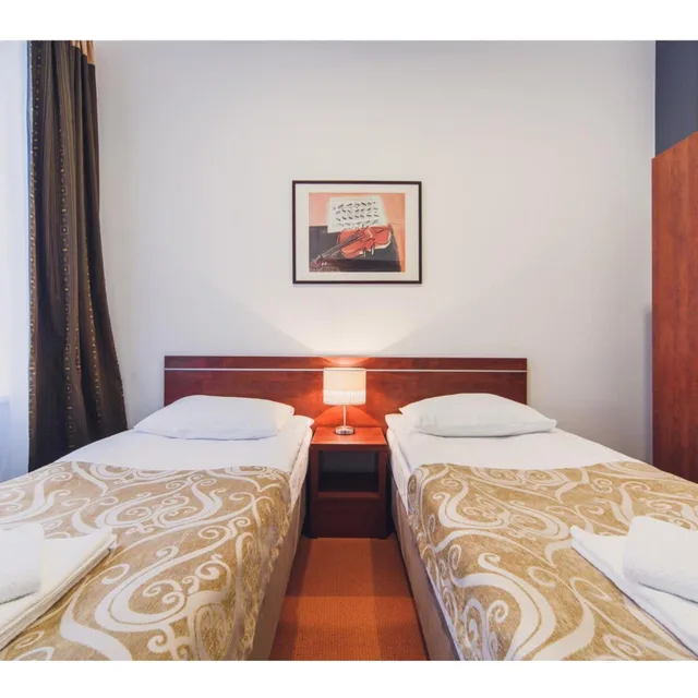 جناح، Hotel Chmielna 4/7