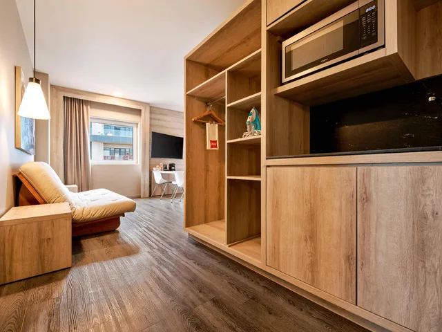 جناح بسرير كينج، Ibis Torreon 4/8