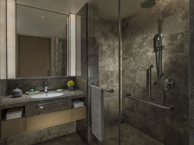 Premier, King Bed, Balcony, Shangri-La Colombo 4/5