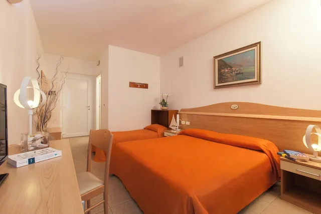 غرفة كلاسيكية ثلاثية، Hotel Villa Smeraldo 1/6