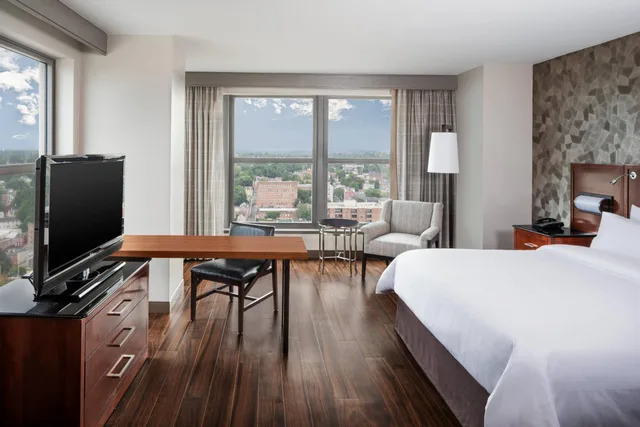 Deluxe, King Bed, City View, Lancaster Marriott at Penn Square 2/10