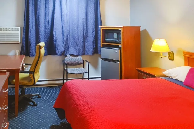 غرفة قياسية بسرير كوين، Rodeway Inn Seattle Airport 2/4