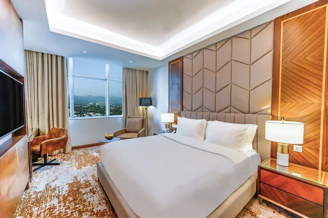 غرفة تنفيذية بسرير كينج، Movenpick Hotel Centaurus 1/10