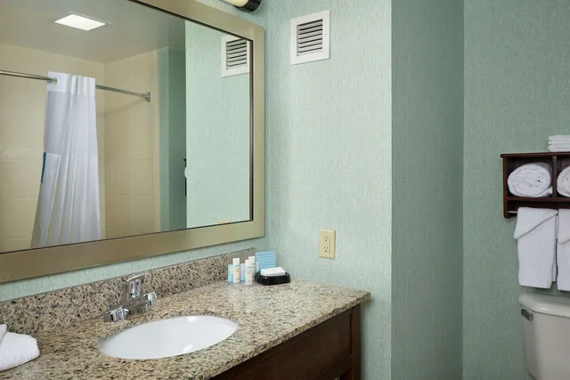 غرفة أساسية بسرير كينج، Hampton Inn Rehoboth Beach 8/10