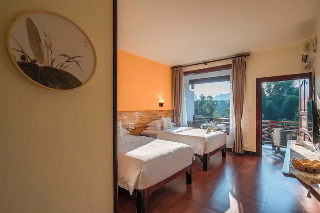 غرفة رباعية بسرير كوين وسريرين منفصلين، Snow Lion Riverside Resort 5/10