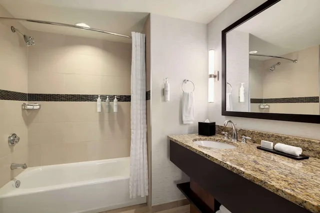 جناح بسرير كينج بشرفة بغرفتين، Embassy Suites Chattanooga / Hamilton Place 3/4