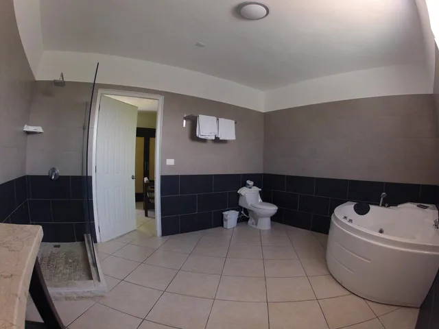 غرفة ديلوكس بسرير مزدوج بجاكوزي، New Garden Hotel 4/4