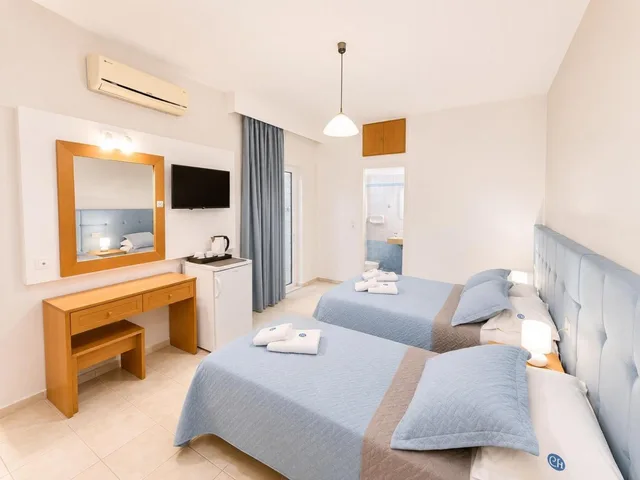 غرفة ثلاثية، CASTRO HOTEL 1/10