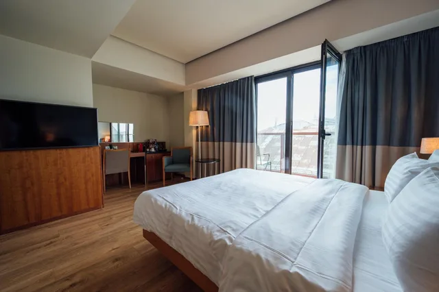 غرفة مريحة سوبيريور بسرير كوين بشرفة، PeakTure Hotel Bucharest 1/1