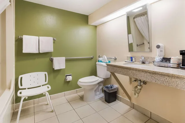 غرفة بسرير كوين، Sleep Inn Sioux Falls Airport, SD 5/6