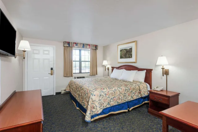 غرفة بسرير كوين للمدخنين، Knights Inn North Attleboro 4/7