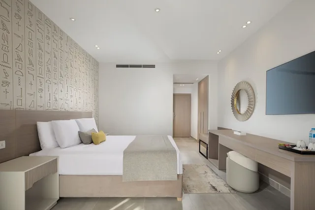 غرفة تنفيذية بسرير كينج، Pyramisa Hotel Luxor 1/3
