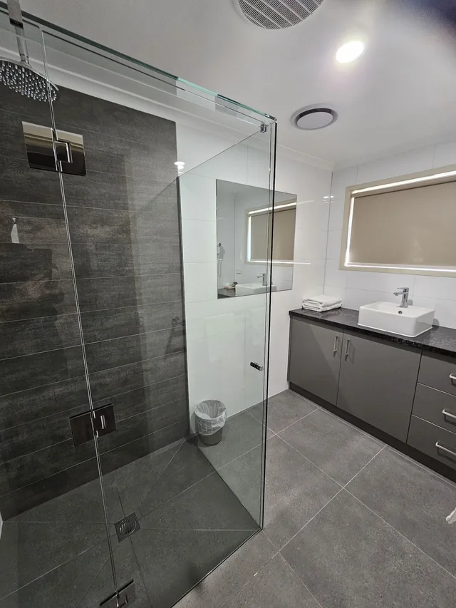 Deluxe, Apartment, 2 Queen Beds, Top of the Town Motel Benalla 2/2