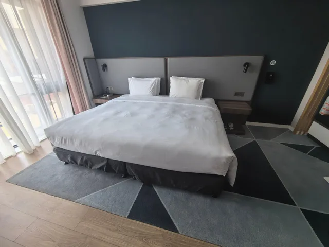 Hollywood, Standard, Twin Beds, Holiday Inn Express Beijing Shijingshan Lakeview 2/3
