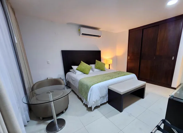 جناح بسرير كوين بجاكوزي، Hotel Anaconda 8/10
