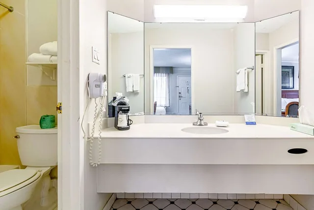 غرفة بسرير مزدوج، Rodeway Inn Huntsville West 4/4