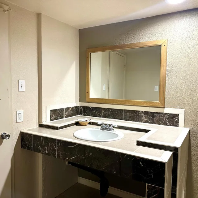 غرفة بسرير مزدوج، Regency Inn Fresno 3/3