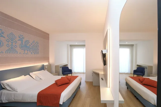 غرفة بانورامية بسريرين منفصلين بإطلالة على البحر، Riviera Castelsardo Hotel 1/10