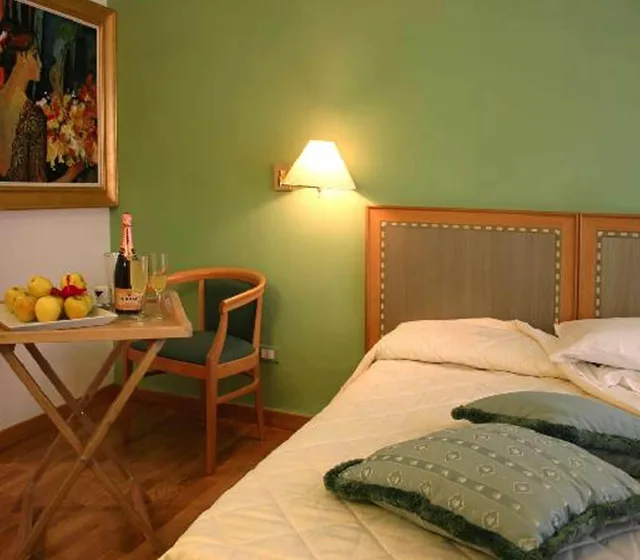 غرفة قياسية بسرير مزدوج، Touring Pisa 4/5